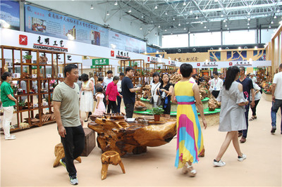 光明北沉香系列產品在中國(東北亞)森林博覽上受追捧